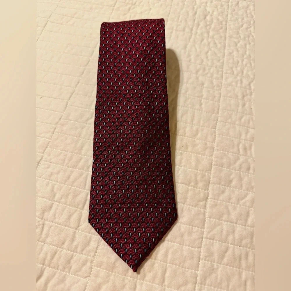 Jos. A. Banks Tie. 100% Silk.  Red and Navy Blue